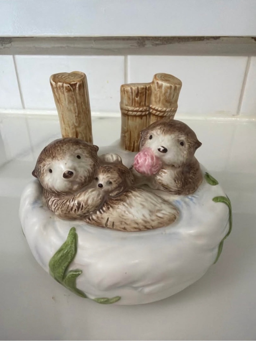 Ceramic Otter Family Bath Accessory - Brown & White